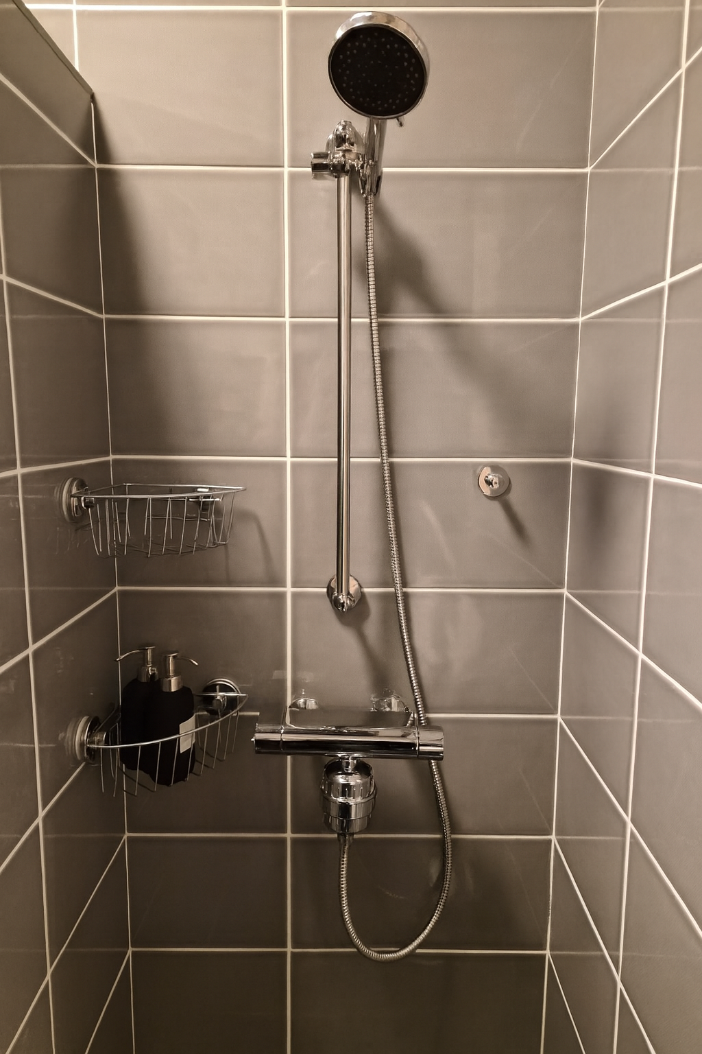 Douche équipée du filtre de douche – installation universelle sur robinet chromé, eau purifiée pour cheveux texturés